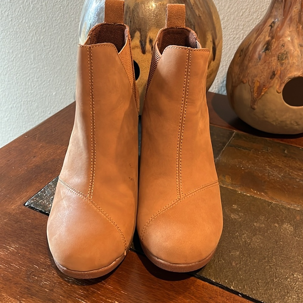 Toms Tan Leather Wedge Ankle Booties - Picture 6 of 7